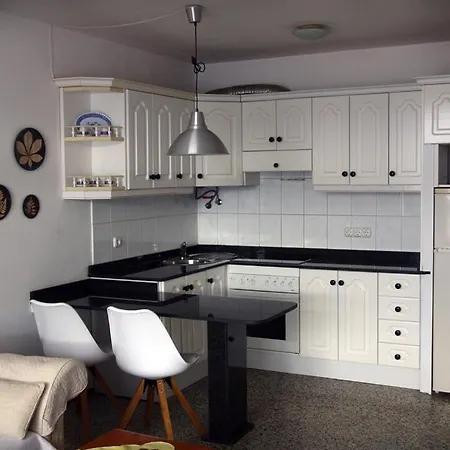 Cosy Close To The Beach!