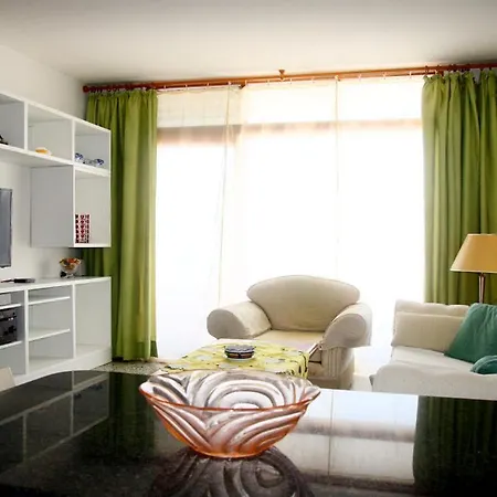 Cosy Close To The Beach! *